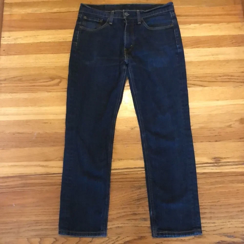 Levi’s jeans 32 x 30 inch dark wash denim straight leg
